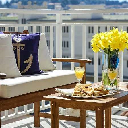 Lorelai Apartment *